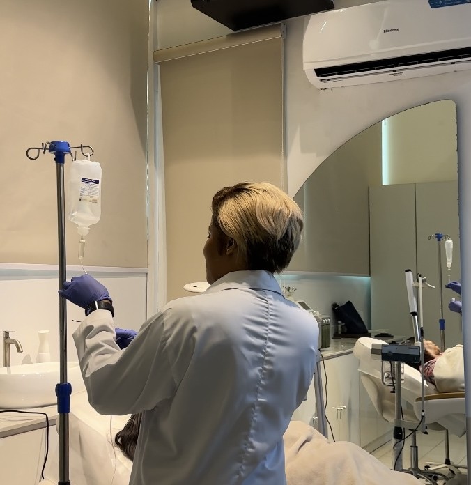 At Eighty Seven Degree, our IV treatments are designed to help you feel refreshed, energized, and revitalized — all in a calm, luxury environment.