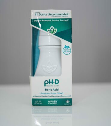 pH-D Feminine Health Boric Acid Sensitive Foam Wash (6 fl oz  177.44 ml)